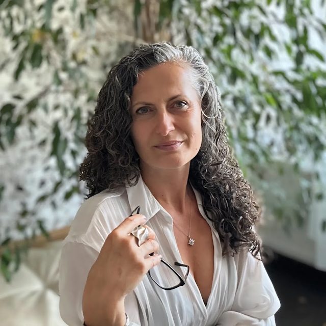 https://lauramaria.ro/wp-content/uploads/IMG_20250827_212753_599-640x640.jpg